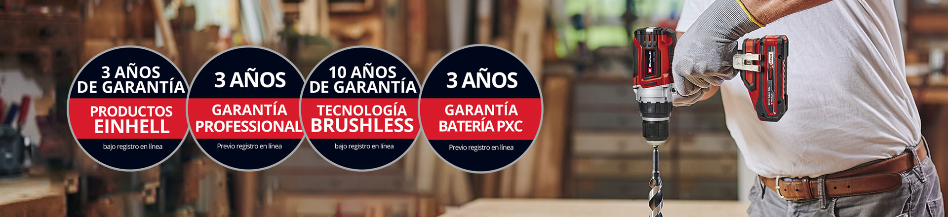 Aquí puedes ver a un hombre en un taller usando un taladro Einhell. Además, se han colocado en la imagen los iconos para los diferentes tipos de extensión de garantía. Las siguientes extensiones de garantía son posibles: ‘Garantía del producto’, ‘Professional warranty’, ‘Brushless warranty’ y ‘Garantía de la batería’.